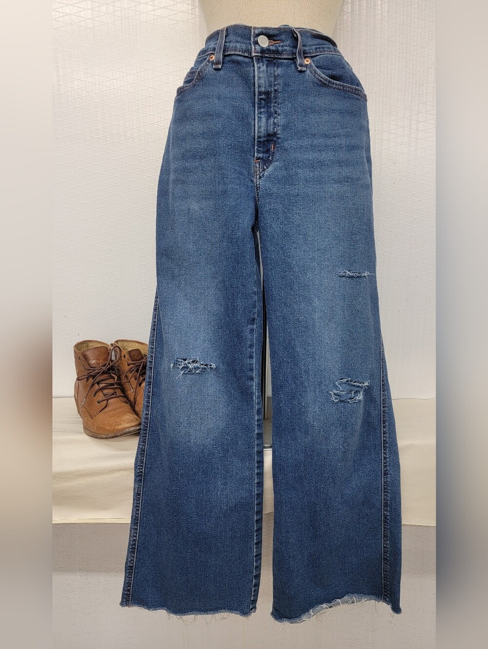 Levi's 70's Style Wide Leg Jeans